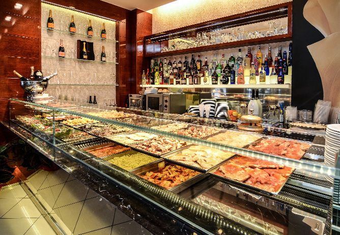 Rinnovo e arredamento interni locali a roma: arredamento bar ... Arredamento wine bar