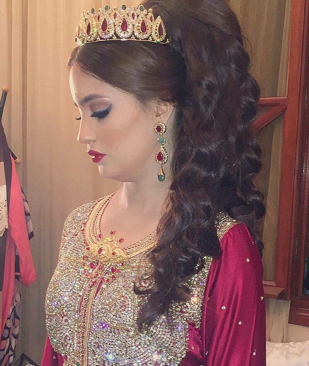 Epingle Par Loubna Jollanar Sur Moroccan Wedding Caftan Mariage Coiffure Coiffure Mariee