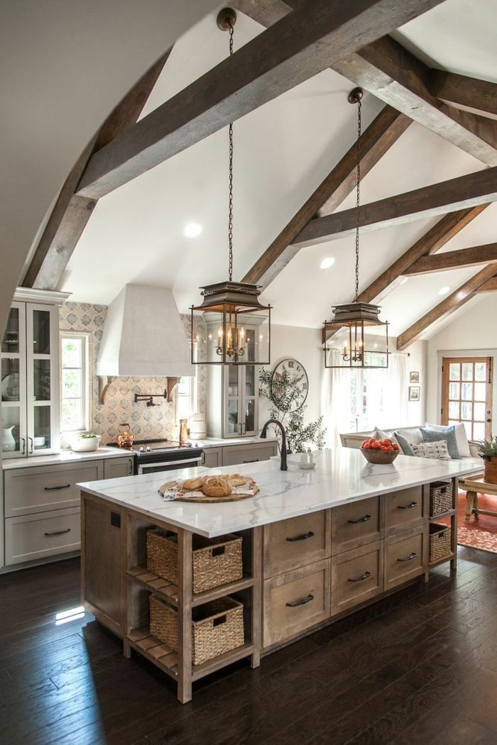 cocinas con encanto cocina rstica con isla grande de mrmol lmparas linternas colgantes - Cocinas Con Encanto cocinas con encanto cocina rstica con isla grande de mrmol lmparas linternas colgantes - Cocinas Con Encanto