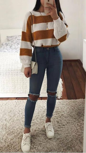 #wattpad #fanfic Onde Sina Deinert e sua melhor amiga, Sabina Hidalgo foram para um internato, as meninas sempre foram bem certinhas e quietas, até que os dois olhos verdes mais problemáticos de toda a Califórnia, a encaram, e então, eles começam a ser amigos... mas amigos não olham para amigos desse jeito. Não cop... Casual Winter Outfits, Winter Fashion Outfits, Edgy Outfits, Retro Outfits, Mode Outfits, Simple Outfits, Tumblr Outfits, School Outfits, Autumn Fashion For Teens