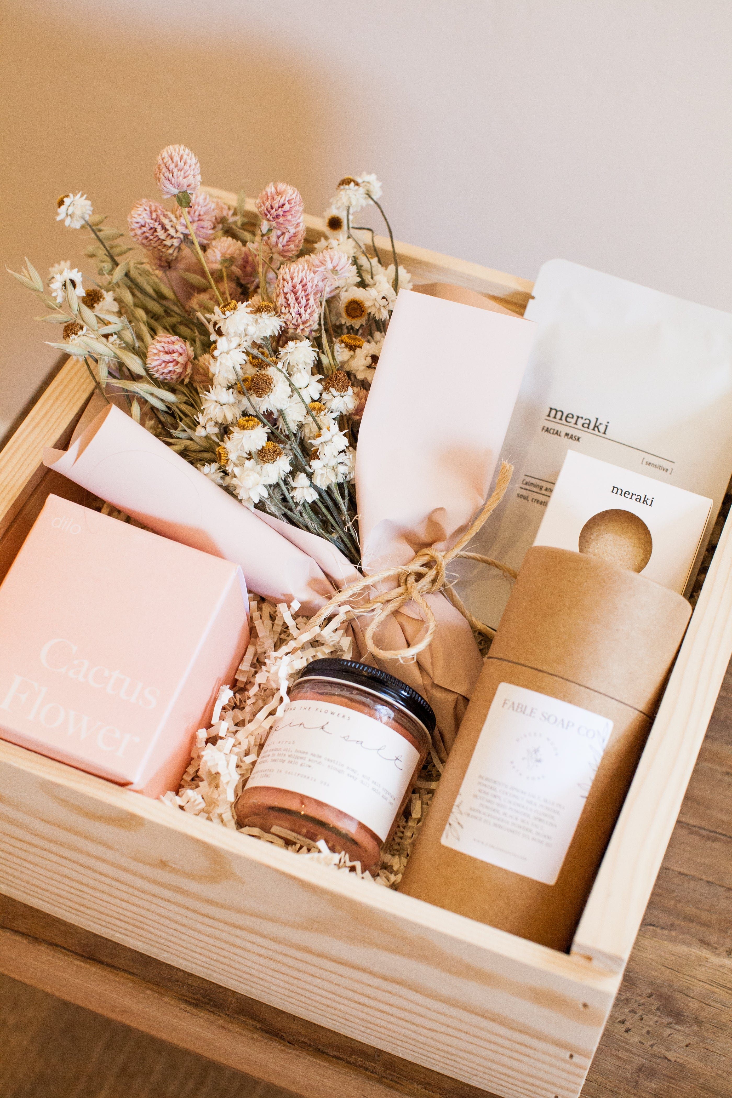 Who doesn't need some self care these days? Give the gift of a calming spa retreat at home with this set of : Blush & White Dried Bouquet Pink Grapefruit Body Polish made in California by Among the Flowers Natural Bath Soak, Made in California by Fable Soap Co. Cactus Flower Candle made in Philly Choose between a Ritual Journal made by Wilde House Paper in CA, or Face Mask & Sponge. All packed in a wood box with sliding lid top Homemade Gift Baskets, Homemade Gifts, Diy Gifts, Diy Gift Box, Gift Set, Candle Gift Box, Wood Gift Box, Spa Gifts Set, Body Essential Oils