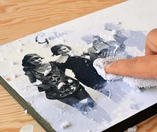 Learn how to transfer photos to wood in three simple steps! All you need is your favorite photo and Mod Podge photo transfer medium. It's easy. Photo Transfer Onto Wood, Mod Podge Photo Transfer, Transfer Images To Wood, Foto Transfer, Putting Pictures On Wood, All You Need Is, Picture Onto Wood, Mod Podge On Wood, Mod Podge Pictures