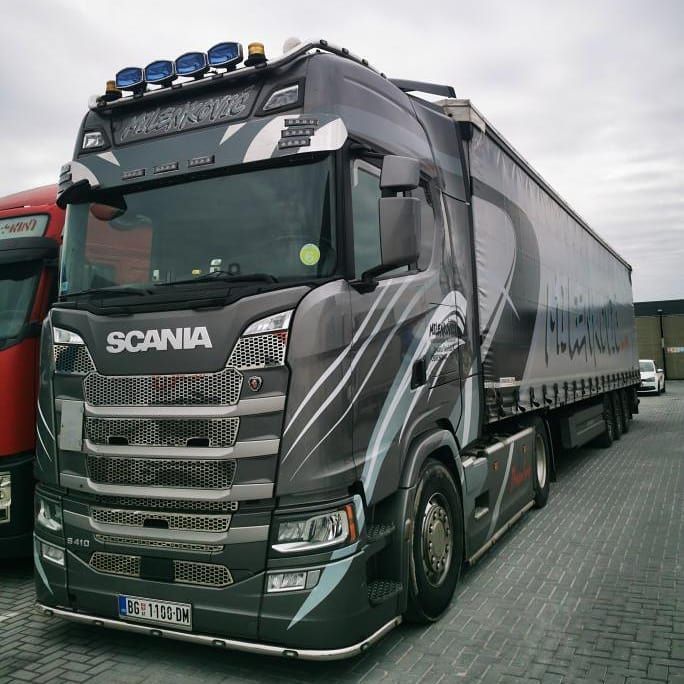 SCANIA TEAM on Instagram: “#truck #trucklife #onelife #onedream #gooo #mylife #mydream #germanypower #swedenpower #samojako💪 #nemalabavo💪 #mysportistransport…” Big Boy Toys, Toys For Boys, Semi Trucks, Cars Trucks, Bus, Customised Trucks, Scania V8, Trucking Life, Road Train