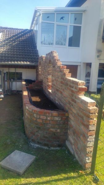 Leinwand mit Hochbeet aus alten Ziegeln - B - Garten Pflanzen Ideen