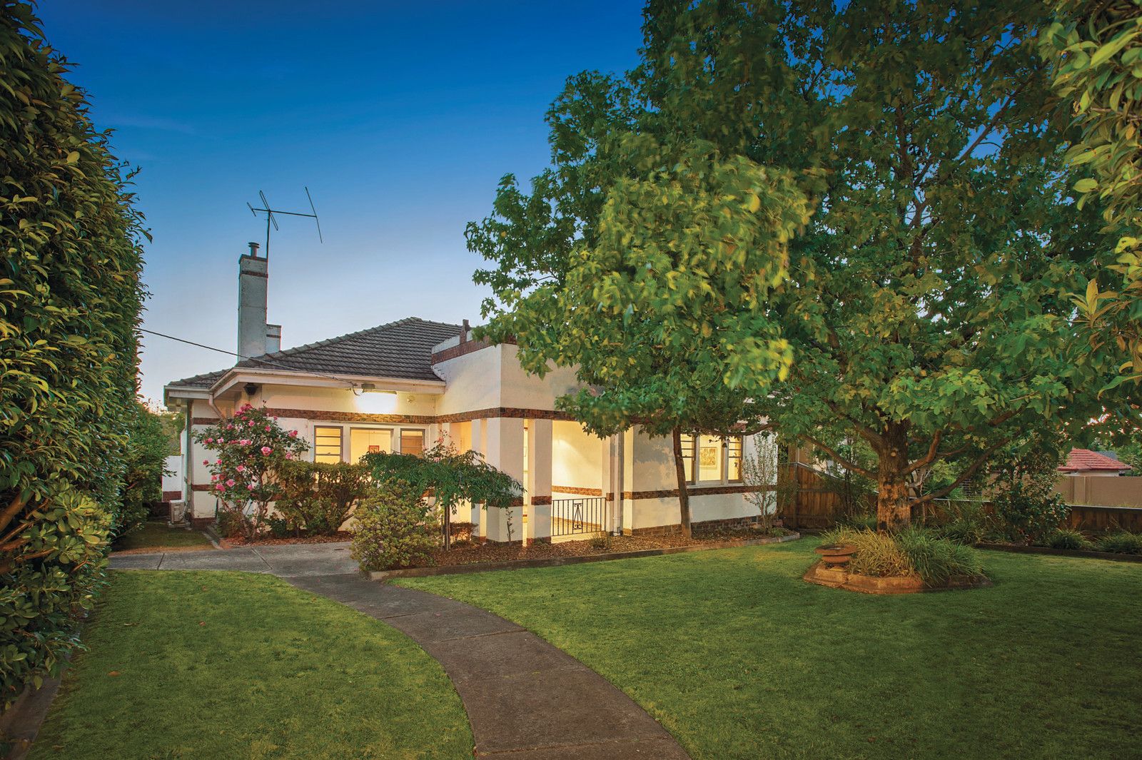 474 Whitehorse Road Surrey Hills Marshall White Surrey, Luxury property, House styles
