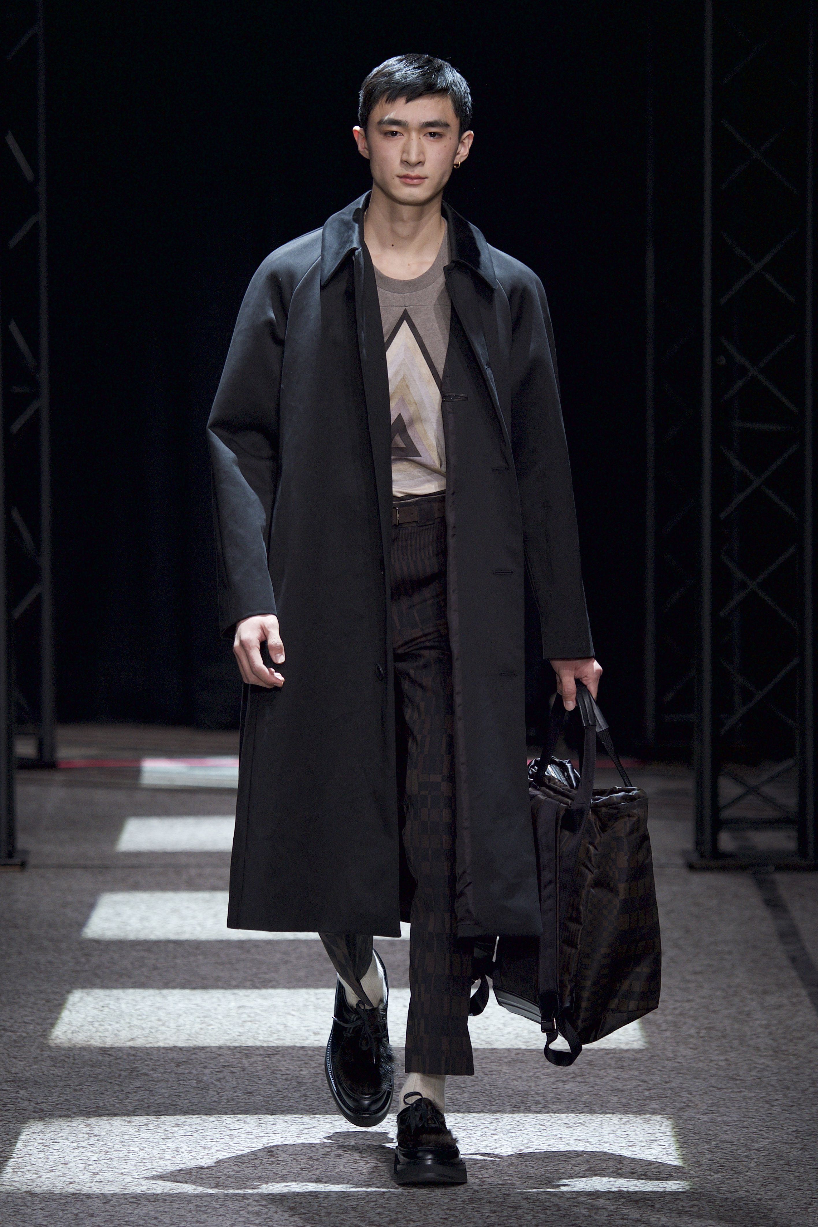 Paul Smith Men S Autumn Winter 15 Show Look 10 メンズトレンチコート ポールスミス メンズ アウターウェア Paul Smith Men S Autumn Winter 15 Show Look 10 メンズトレンチコート ポールスミス メンズ アウターウェア