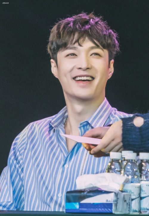DAILYEXO | Yixing exo, Exo lay, Daily exo