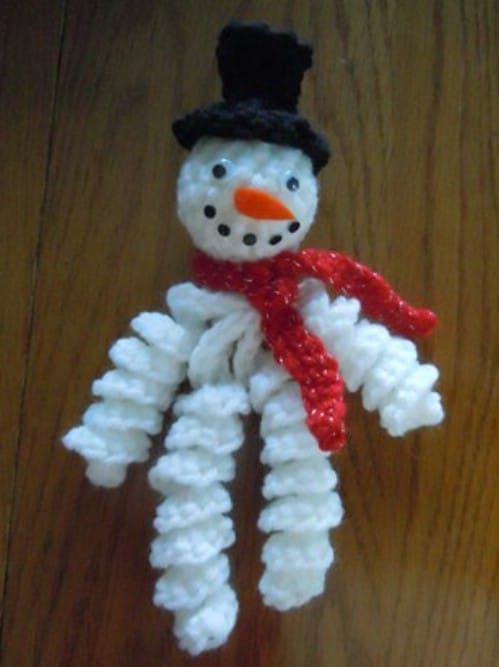 Crochet Christmas Trees Ornaments, Christmas Ornament Pattern, Christmas Patterns, Christmas Mouse, Snowman Ornaments, Christmas Snowman, Snowman Crafts, Crochet Snowflakes, Bell Ornaments