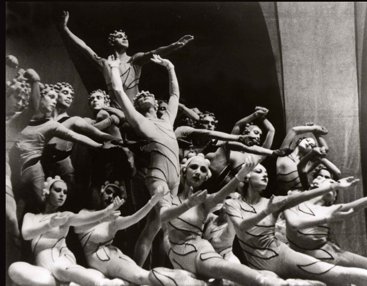 A History Of Dance From Ballet Russes Ballet Russe Russian Ballet Ballet Dancers