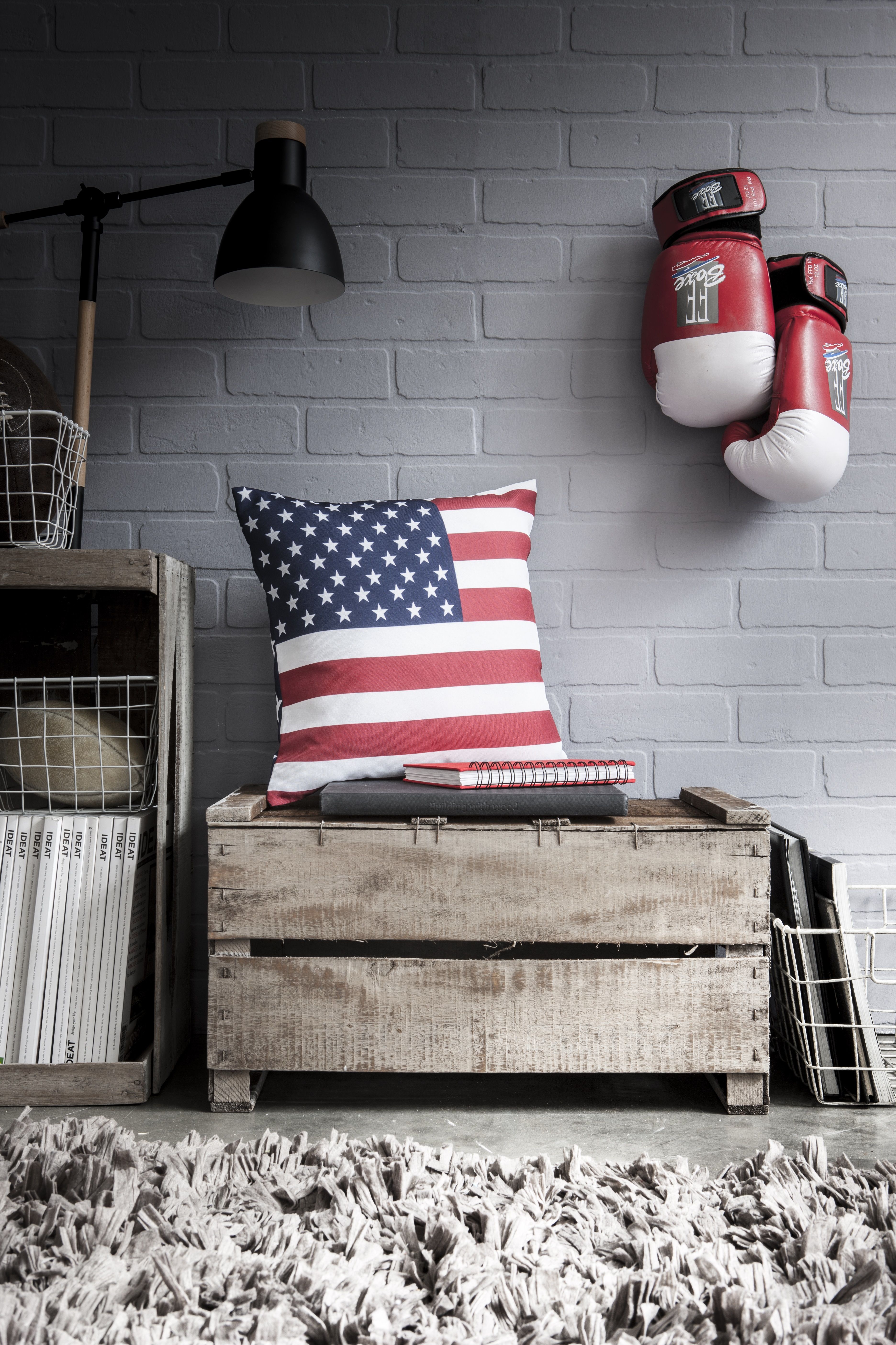 Disponibles en formats, aux couleurs des Etats-Unis, ces coussins Disponibles en formats, aux couleurs des Etats-Unis, ces coussins