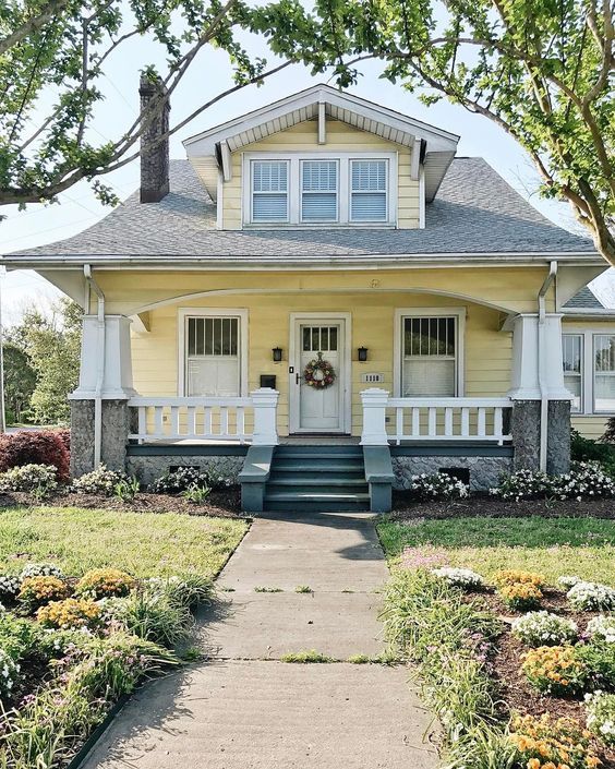 Bungalow Cottage, Bungalow Craftsman, Bungalow Exterior, Bungalow Homes, Craftsman Style Homes, Bungalow Style, Craftsman Bungalows, Cozy Cottage, Cottage Homes