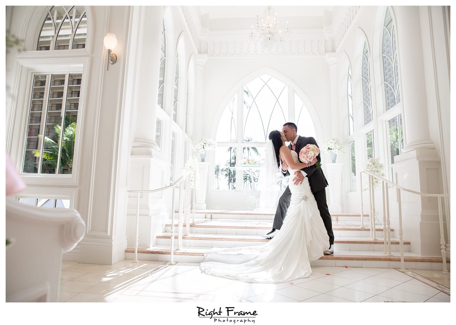 Www Rightframe Hawaii Destination Wedding In Ocean Crystal Rightframe Hawaii Destination Wedding In Ocean Crystal Chapel At Hilton Hawaiian