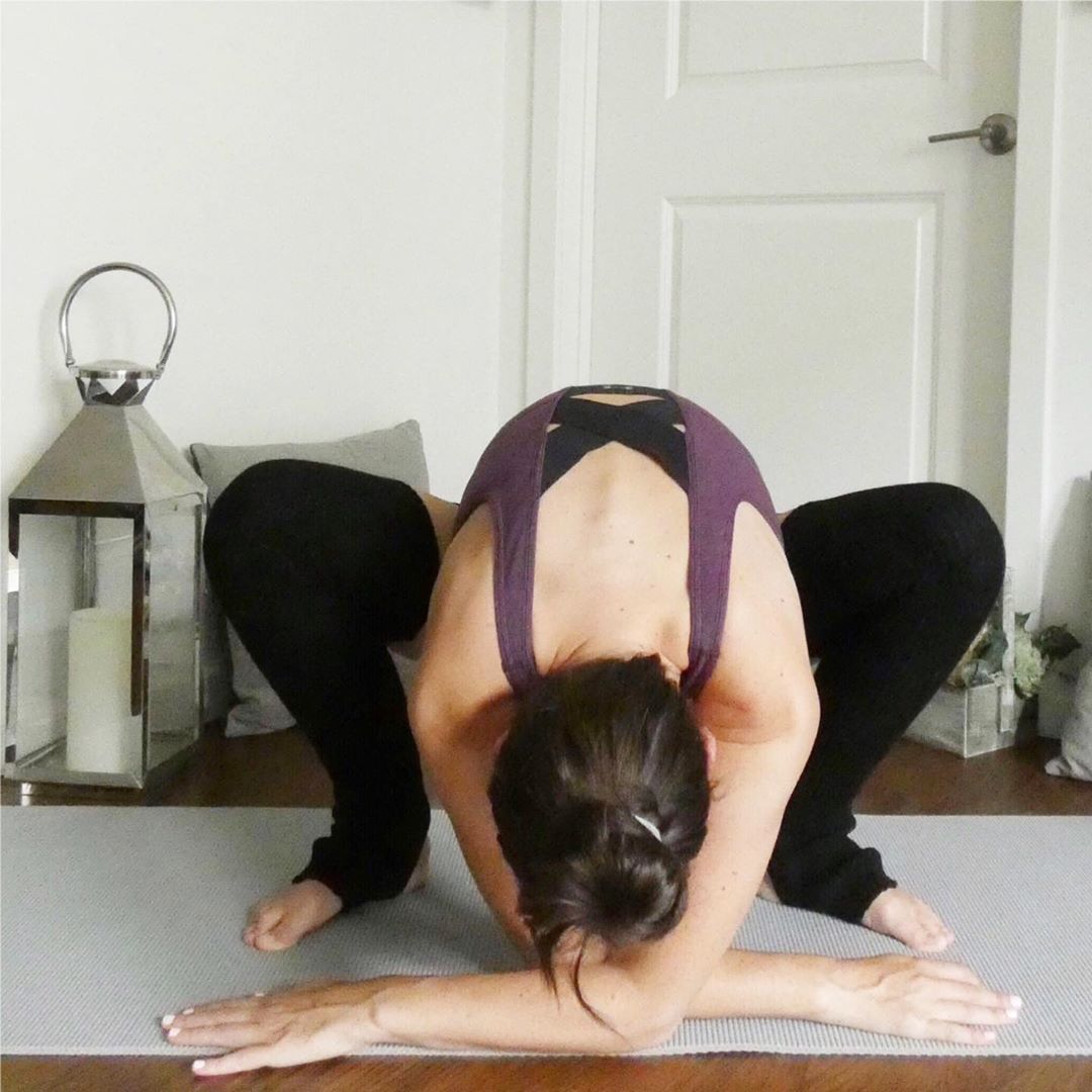 I don’t know what this pose is called but I want to name it Praying Frog🙏🐸 . . . #yogadaily #instay...