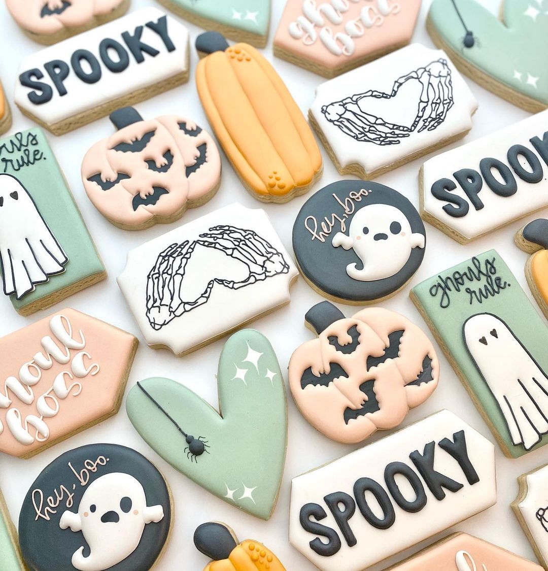 @luluscustomcookies shared a photo on Instagram: “Spooky AF 👻 . . “Ghoul boss” is Muthiara on dafont . . #halloweencookies #spookycookies #spookyseason #spookyaf #pumpkincookies…” • Oct 17, 2020 at 6:55pm UTC Halloween Cookies Decorated, Halloween Sugar Cookies, Iced Sugar Cookies, Halloween Baking, Cutout Sugar Cookies, Halloween Desserts, Halloween Cakes, Royal Icing Cookies, Sugar Cookies Decorated