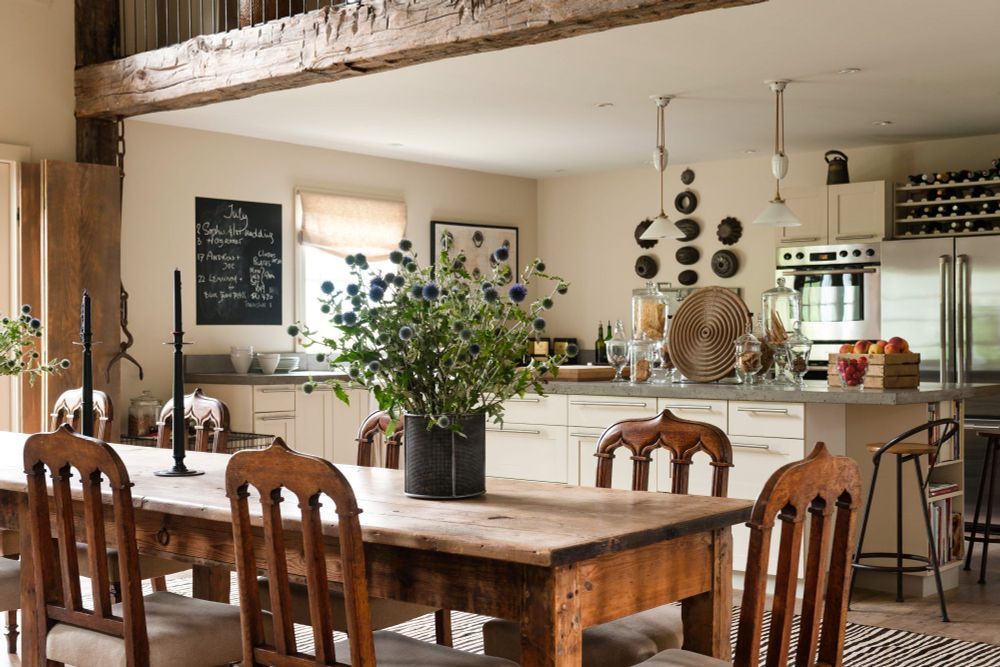 If you're an avid collector, these are the antique trends you need to know about in 2023. According to our experts, bright furniture, textured ceramics, luxurious fabrics, and early-American wares will dominate the collecting scene this year.