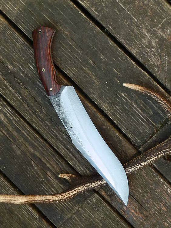 Tipos de Facas: +45 Modelos Para Fazer Parte da Sua Coleção Cool Knives, Knives And Swords, Trench Knife, Knife Making Tools, Beil, Knife Patterns, La Forge, Best Pocket Knife, Hard Metal