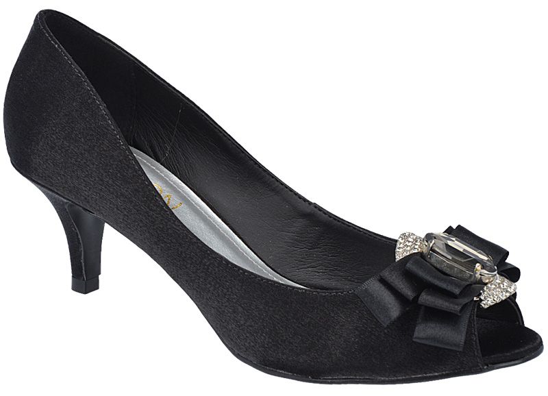 Peep Toe Festa Tamanho Grande Salto Baixo 5,5cm. Num. 33 ao 43. | Saltos baixos, Calcanhar, Sapatos