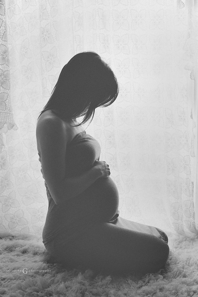 INdoor Maternity... #Indoor #Maternity | Gravidfotografering