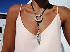 collar de la eternidad, Y collares, collar lariat, collares largos, collares de plata, joyería de la manera, collar anillo, anillo de plata, anillos de etsy Handmade Leather Necklaces, Leather Jewelry, Womens Necklaces, Handmade Jewelry, Etsy Handmade, Stylish Jewelry, Boho Jewelry, Beaded Jewelry, Fashion Jewelry