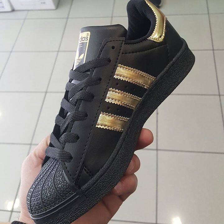 Ayakkabimm Benimm On Instagram Indirimdeee Superstar 79 90 Tl Urunlerimiz Faturalidir Fi Adidas Superstar Sneaker Adidas Sneakers Adidas Superstar