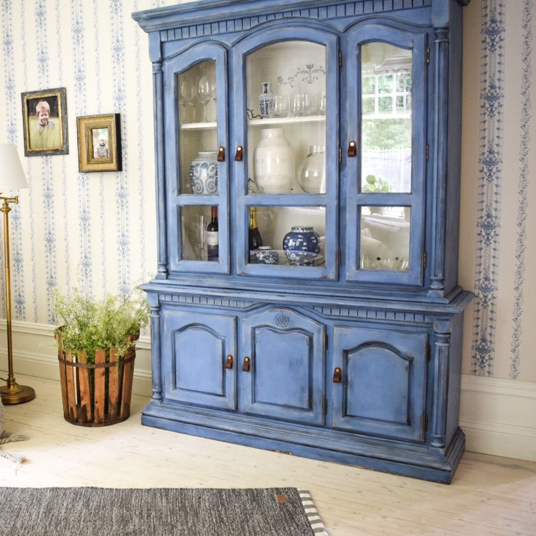 snickargladjen Vårt vitrinskåp målat med Annie Sloan Chalk Paint