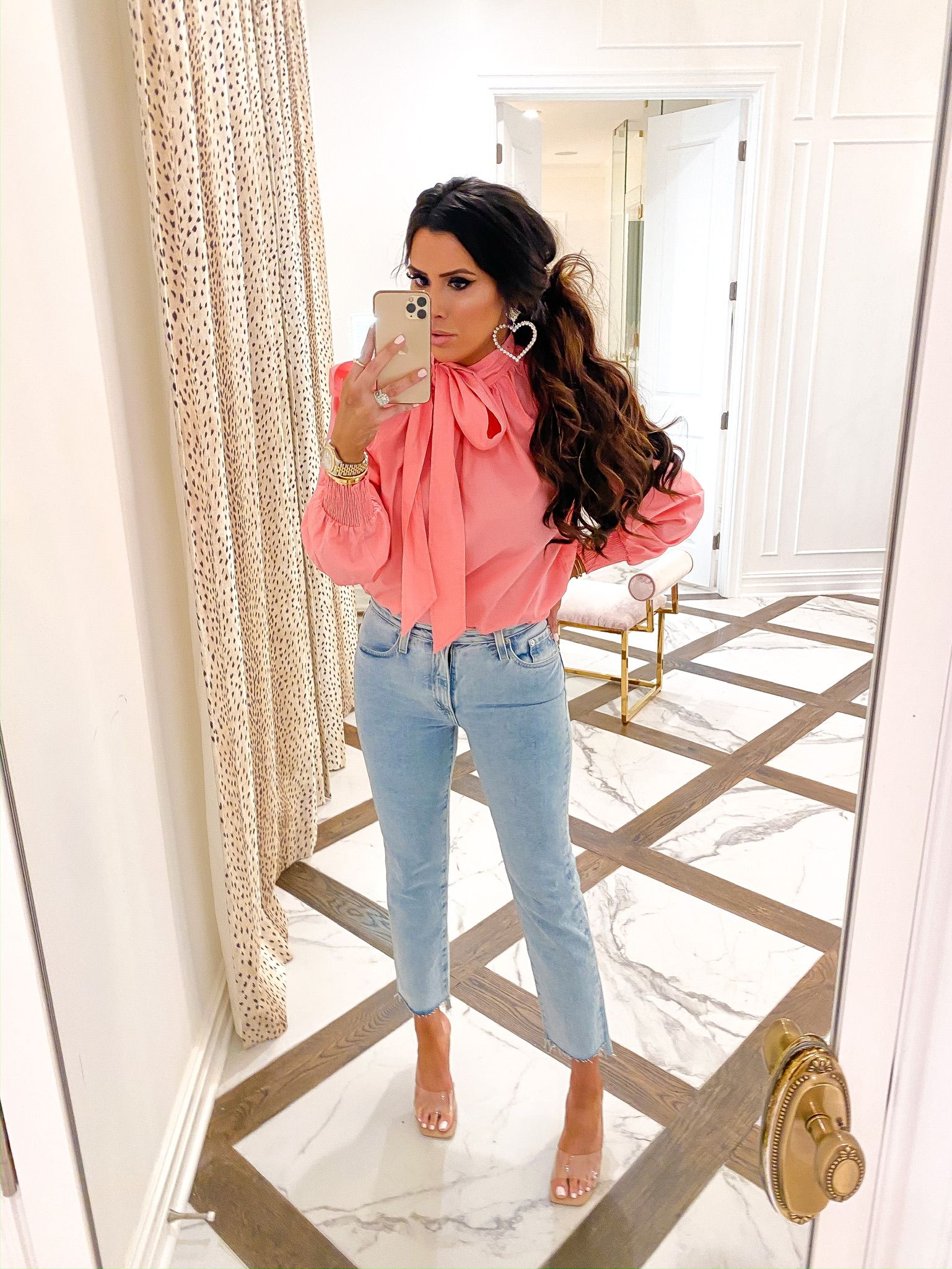 Valentine's Day Outfit Ideas by popular US fashion blog, The Sweetest Thing: image of a woman wearing a Nordstrom The Isabelle High Waist Step Hem Ankle Jeans AG, Nordstrom Pussybow Poplin Blouse TOPSHOP, Asos True Decadence rhinestone crystal heart drop earrings, and Steve Madden SIGNAL CLEAR. Popular Outfits, Cool Outfits, Casual Outfits, Fashion Outfits, Beach Outfits, Fasion, Summer Outfits, Emily Gemma Outfits, Emily Ann Gemma