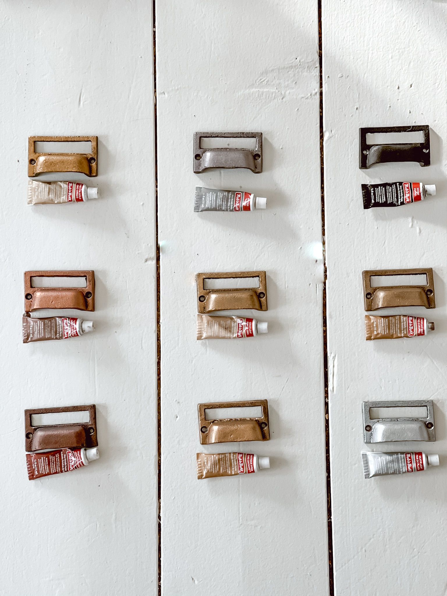 Rub And Buff, The Rub, Easy Projects, Home Projects, Project Ideas, Craft Projects, What House, Kitchen Hardware, Cabinet Hardware