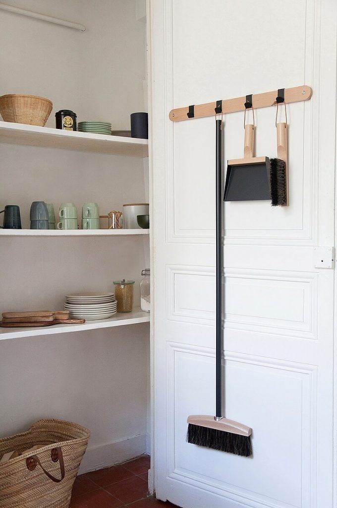 17 Incredible Small Pantry Storage Ideas and Makeovers to Try #kitchenpantrystorage