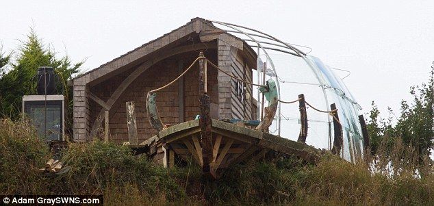 Grand Designs Houseboat Currently Moored Off Bell Wharf Leigh