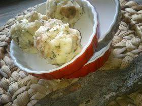 Magyar ízek tárháza: Túrós kenyérgombóc Mashed Potatoes, Willow Garden, Ethnic Recipes, Food, Whipped Potatoes, Smash Potatoes, Essen, Meals, Yemek