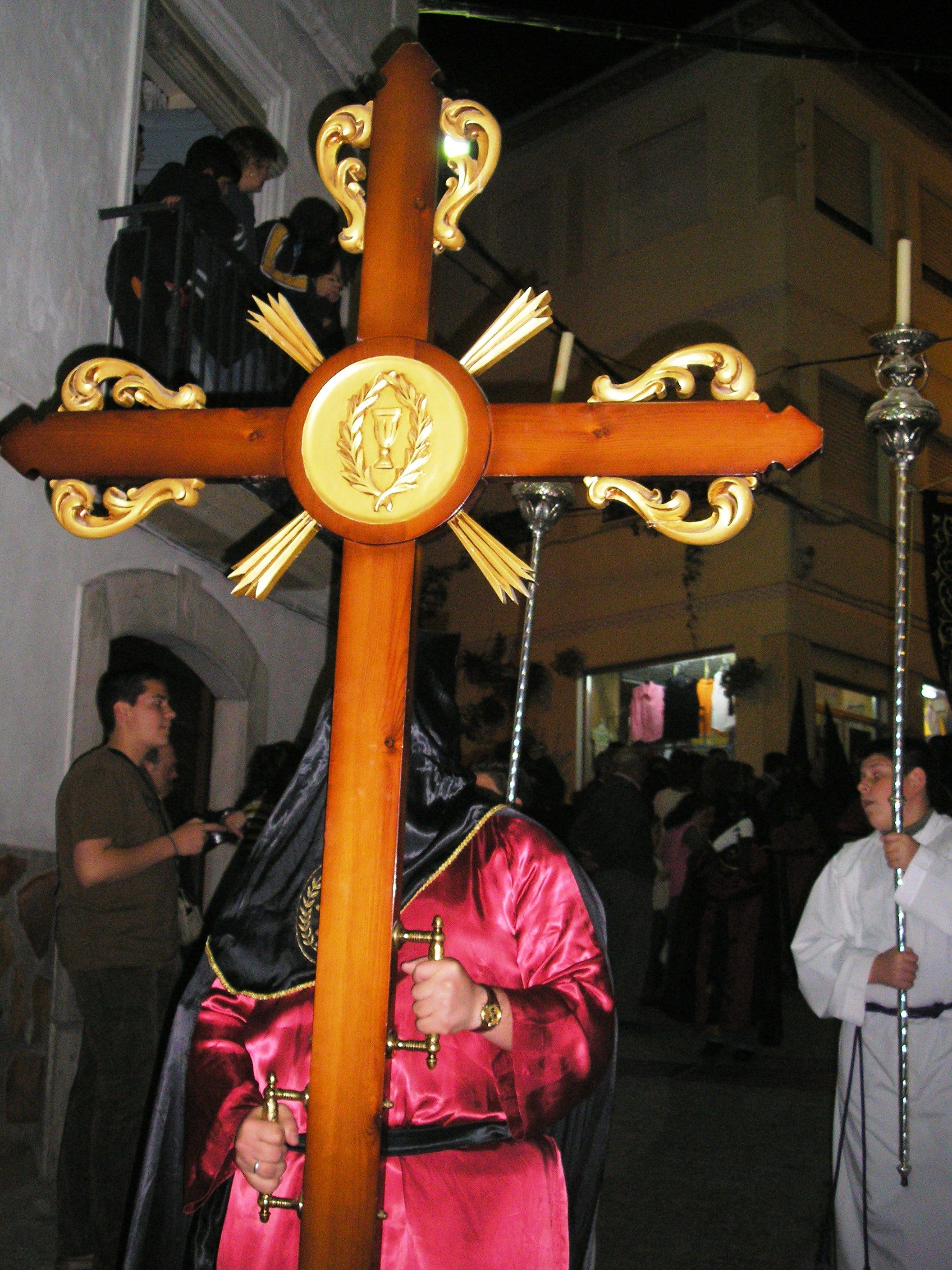 cruz de guia de la cofradía de la oración en el huerto de Martos