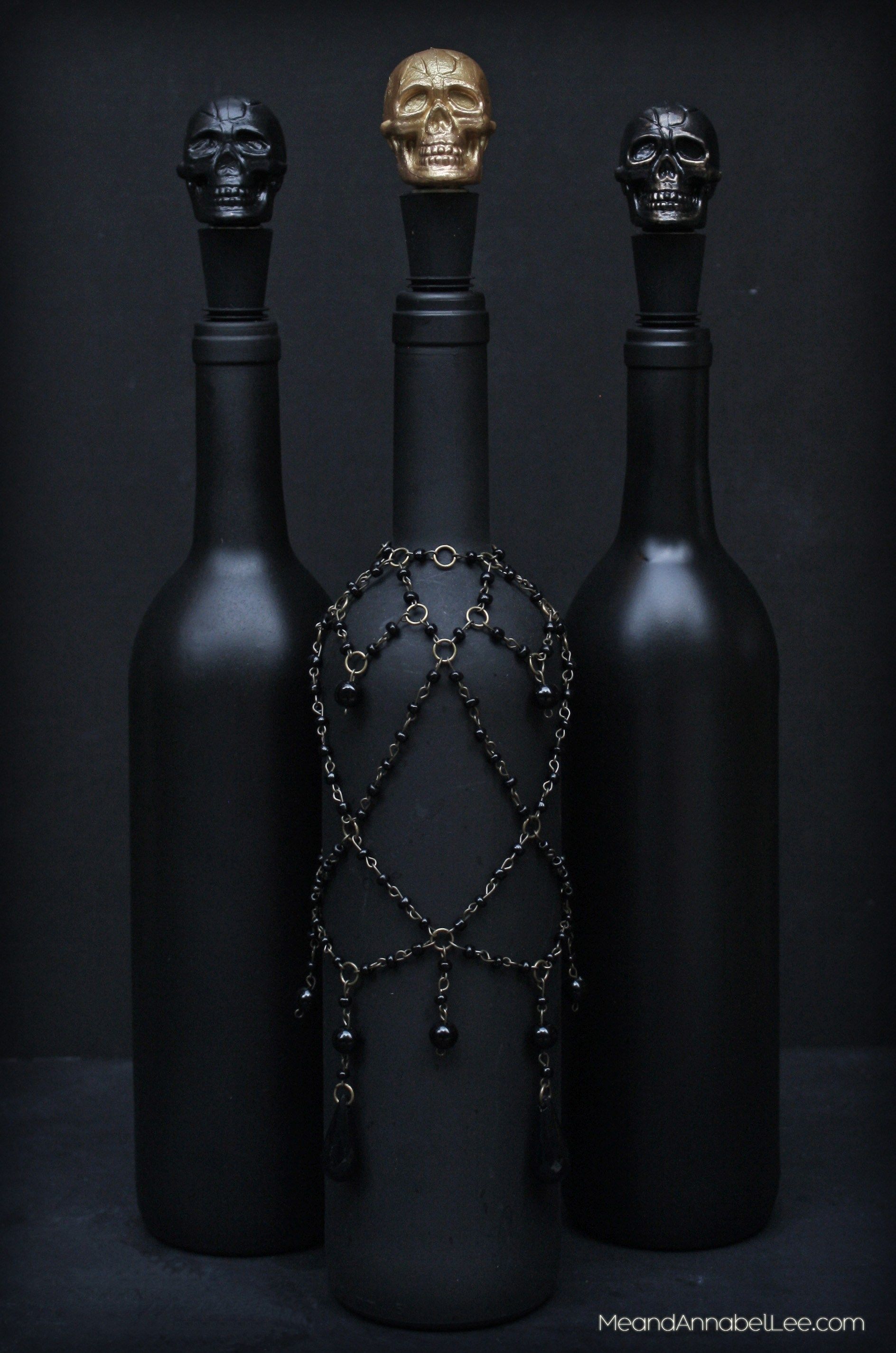 DIY Black Skull Wine Bottle Stopper Halloween Party Decor #diybirthdaydecor