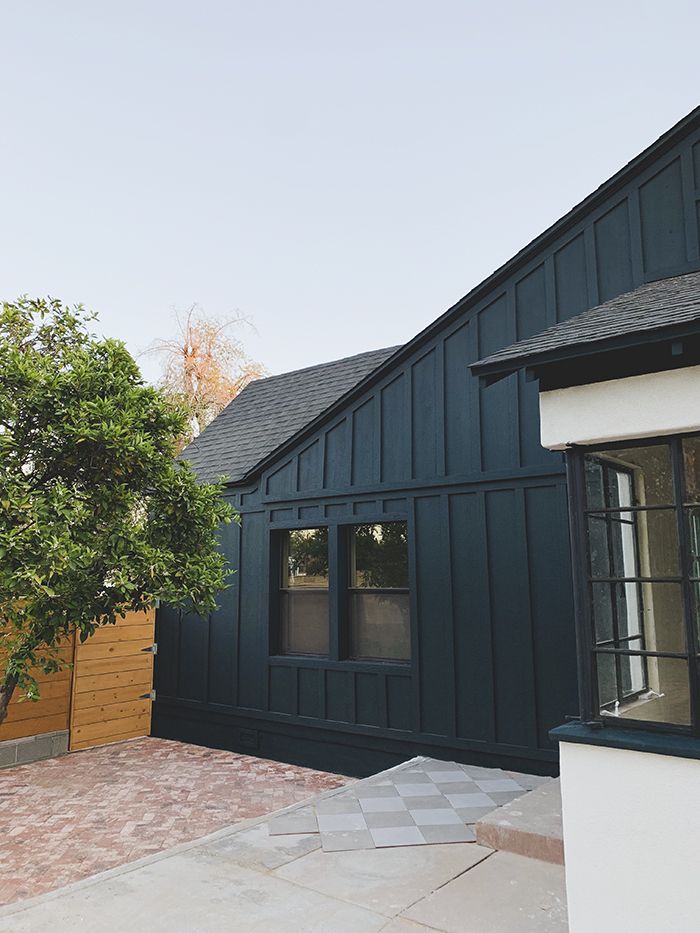 Evergreen Project: Exterior Paint Reveal! - Juniper Home #greyexteriorhousecolors