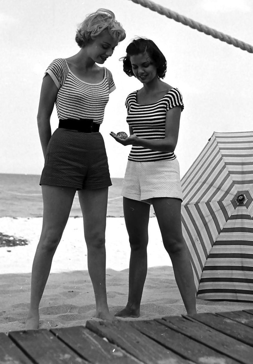 Fashion models on beach nina leen 1950
