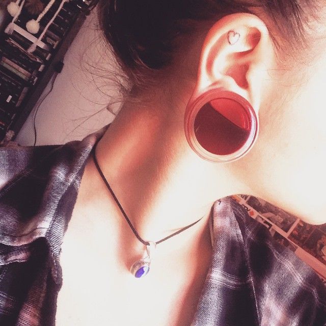 Fake Blood Filled Plugs Acrylic Liquid Tunnels Fake Blood Filled Plugs