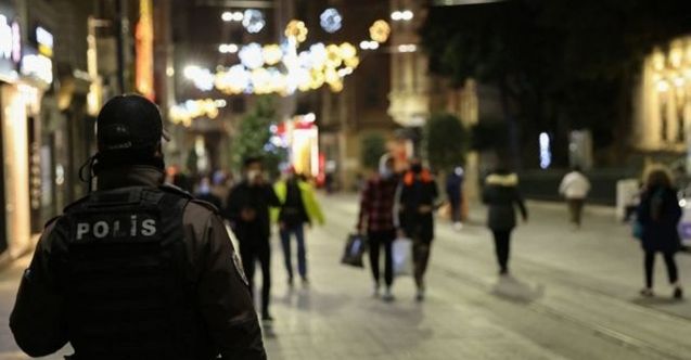 Hastaneye yatan hastaların yaklaşık yüzde 90’ının tam aşılı olmayan kişiler olduğunu belirten Koca, belli bir süre aşı ile tam koruma sağlanabildiği bilgisini paylaşarak, ‘’En yüksek sesle size sesleniyorum. Aşınızı olun.’’ dedi. Koca ayrıca tam kapanma ve kısıtlamalarla ilgili de konuştu. Dünyayı etkileyen salgın hastalığın sağlık olarak en çok yaşlıları, iş gücü olarak orta yaşlıları, eğitim öğretim için de çocukları etkilediğini ifade eden Koca, ‘’Aşının devreye girmesi ile birlikte önümüzü… Fulham, Southampton, Leeds, Sheffield, Brighton, Madrid
