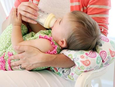 D.I.Y. Baby Shower Gift: Pillow Sleeve DIY Nursing Pillow Cover | Nursing