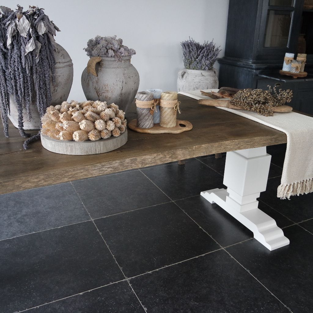 Pin op Landelijke kloostertafel met witte poten