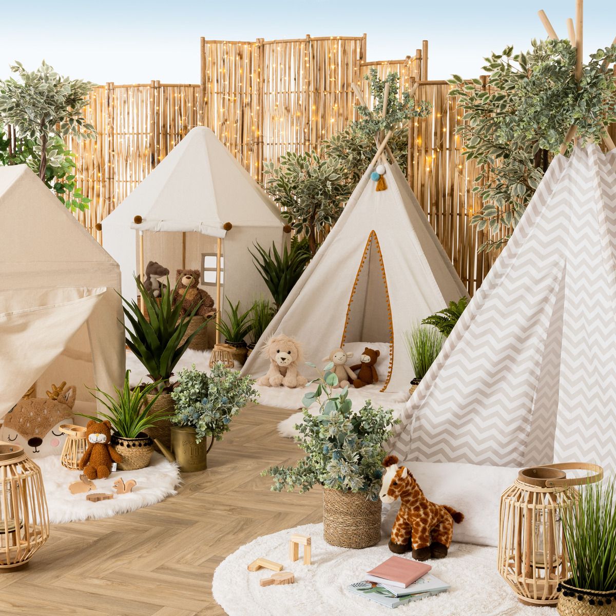 An original Atmosphera tent-houses for children that adds an exotic touch to the children’s room! A durable and warm tents, easy to assemble that ensures a safe play area. The fabric is simply tied around the bars, making it easy to remove for cleaning. Some of them has windows and a door that you can open and close easily and quickly. Otherwise a door only. That connects with Pompoms add a touch of contrast and softness to the ensemble Play Area, Malaga, Can Opener, Exotic, Windows, Warm, The Originals, Tents, Contrast