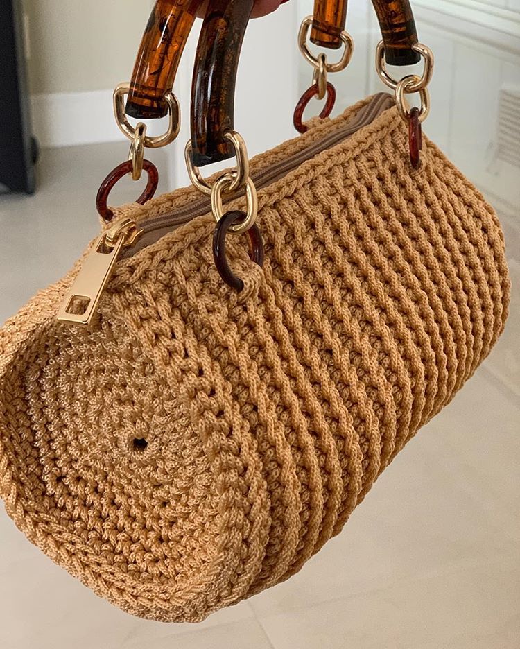 By Rosane De Col 👜 on Instagram: “👜👛👜👛👜vanessamaiofios vanessamaiofios #tendency #bolsabaudecroche #euquefiz #bolsabau #fionautico #artesa #amocroche #bolsadecroche #bolsa…” By Rosane De Col 👜 on Instagram: “👜👛👜👛👜vanessamaiofios vanessamaiofios #tendency #bolsabaudecroche #euquefiz #bolsabau #fionautico #artesa #amocroche #bolsadecroche #bolsa…”
