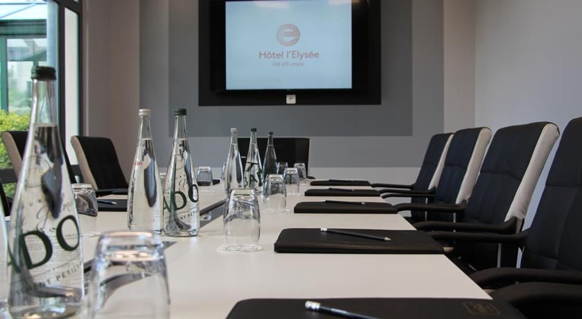 cool Отели Диснейленда в Париже: сказочный отдых для детей и взрослых Conference Room, Hotel, Table, Furniture, Home Decor, Decoration Home, Room Decor, Tables, Home Furnishings