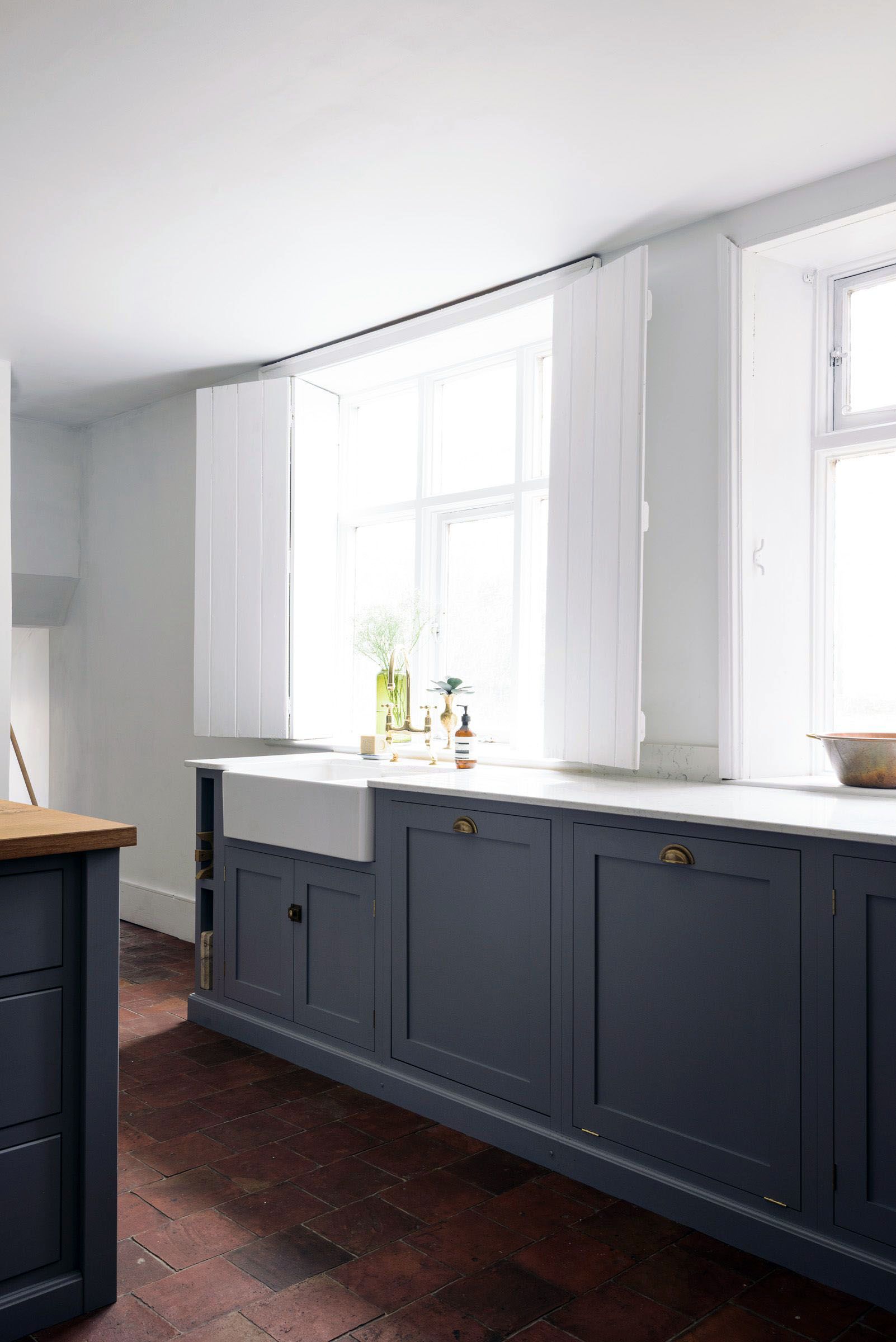 Kitchen Of The Week A Fresh Take On Classic Shaker Style Kitchen Vinyl Kitchen Floor Tile Kitchen Renovation