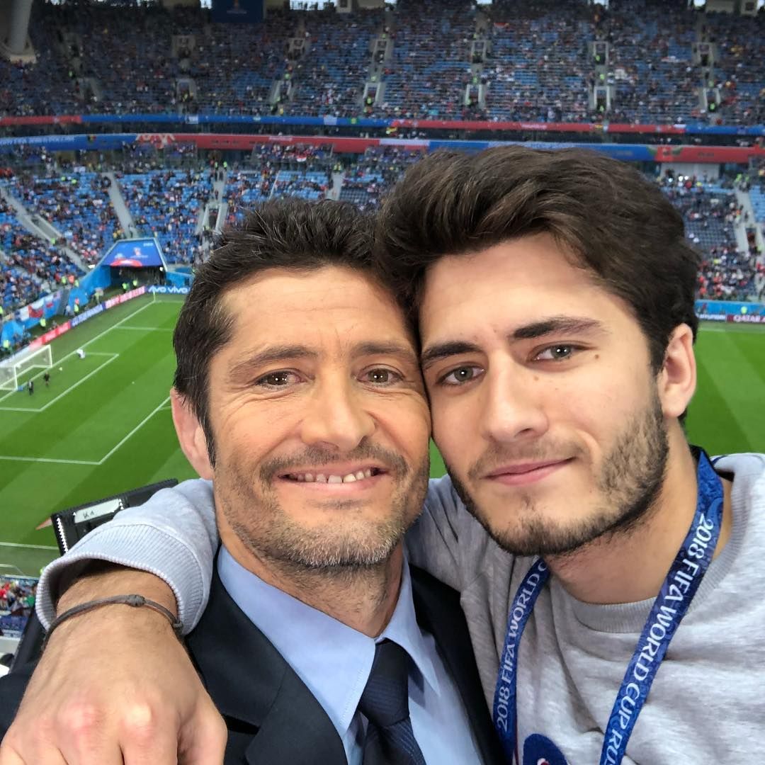 Le Champion Du Monde Bixente Lizarazu Actuellement En Russie A Pris La Pose Avec Son Fils Tximista Sur Instagram On Voit St Petersburg Petersburg Instagram