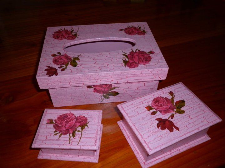 Pañuelero y cajas en decoupage y craquelado, más resina