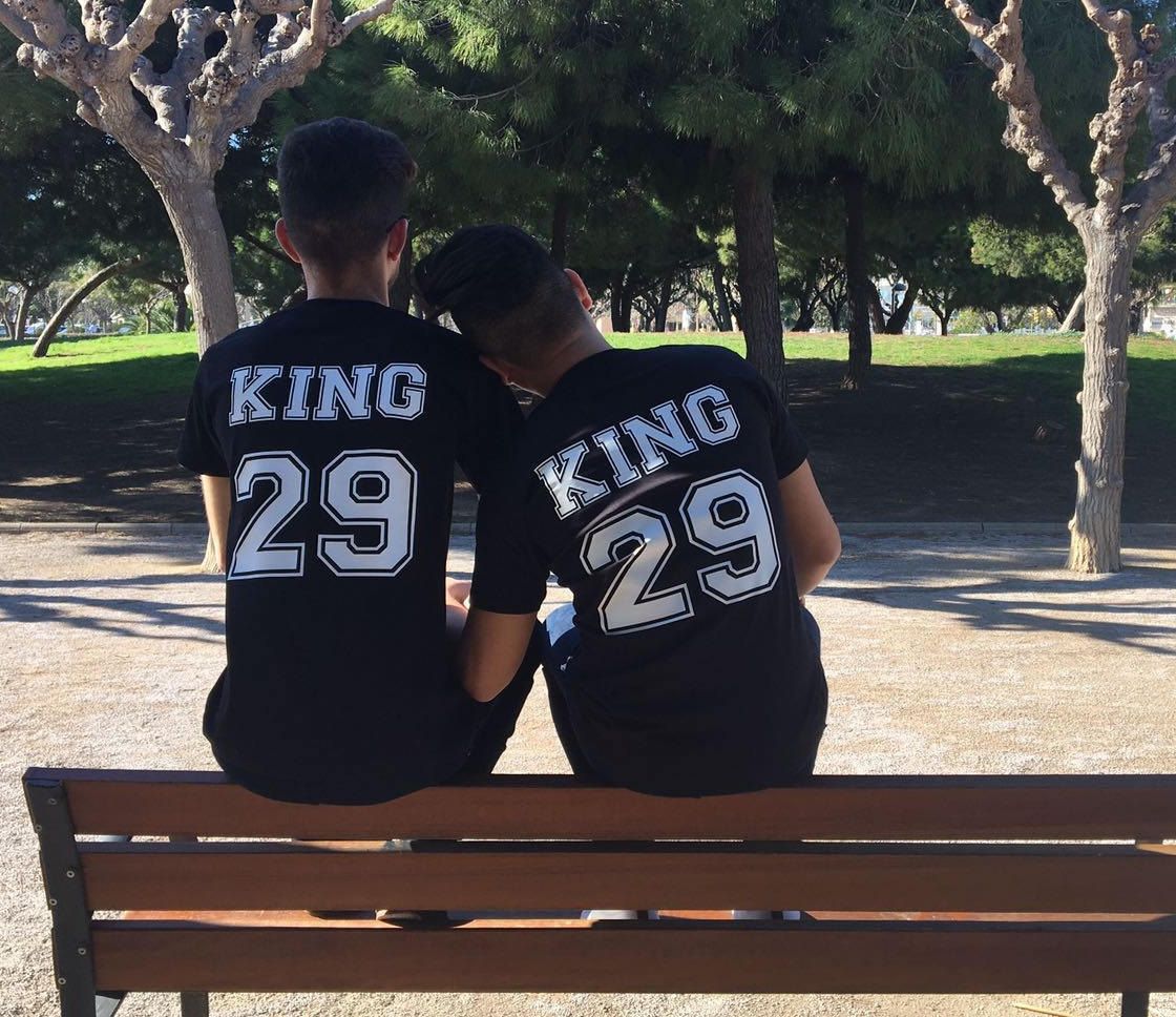 Compra Corona negro camiseta online al por mayor de China