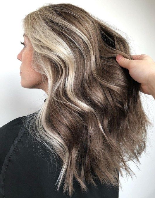 Ash Brown Hair with Blonde Money Pieces Medium Ash Brown Hair, Cool Brown Hair, Light Ash Brown Hair, Ash Brown Hair Color, Light Hair, Brunette Hair Color, Light Brown Hair Colors, Natural Hair Color Dye, Pelo Ondulado Natural