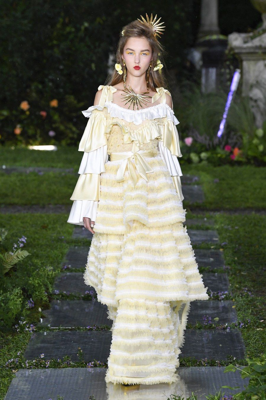 Смотреть Rodarte, весна-лето 2019, Ready-to-Wear видео Смотреть Rodarte, весна-лето 2019, Ready-to-Wear видео