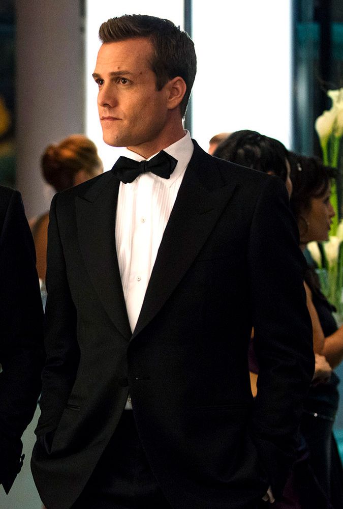 How To Dress Like The Most Stylish Guy on TV #clothing #fashion #hairstyle #suit #formalwear #gentleman #male #tuxedo #whitecollarworker #tie Trajes Harvey Specter, Harvey Specter Suits, Suits Harvey, Serie Suits, Suits Tv Series, Suits Tv Shows, Suits Episodes, 80s Suit, Tom Ford Suit