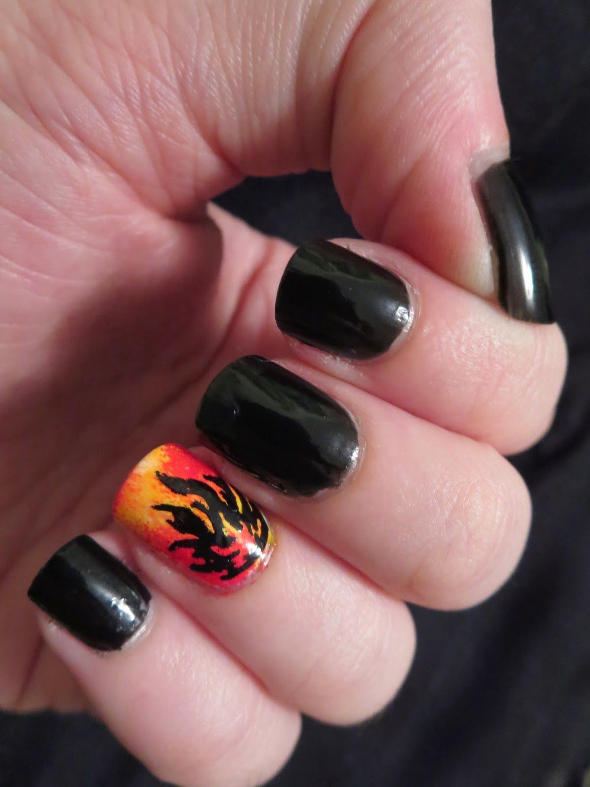 Divergent Nail Series: Dauntless Fire by Bizarre Obsessions Fabulous Nails, Gorgeous Nails, Pretty Nails, Divergent Nails, Divergent Makeup, Divergent Series, Divergent Dauntless, Insurgent, Divergent Fandom