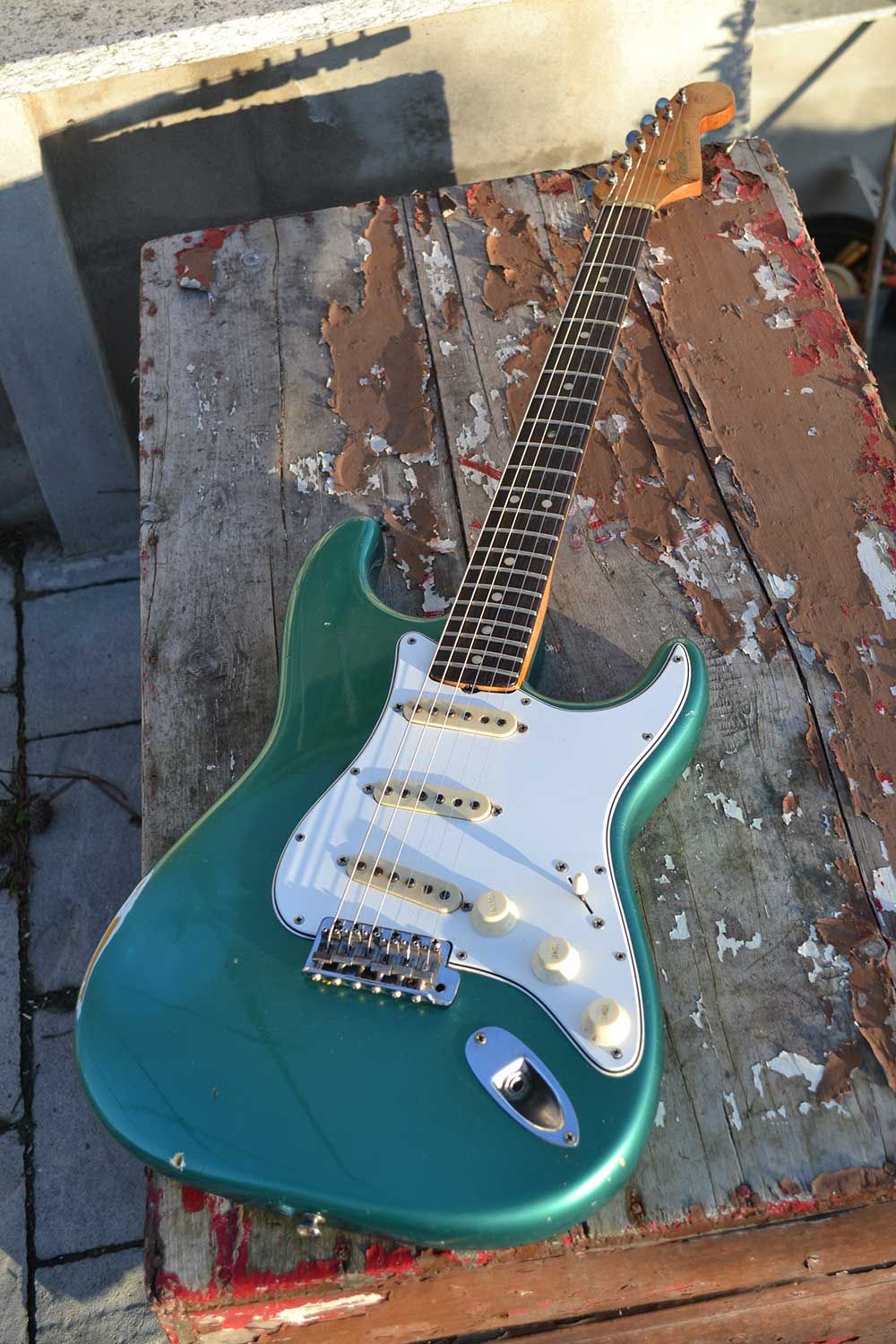 1965 Fender Stratocaster Teal Green Metallic - L59617 - Cesco's Corner Guitars Fender Electric Guitar, Cool Electric Guitars, Blue Electric Guitar, Fender Bass, Guitar Porn, Acoustic Guitar, Guitar Picks, Guitarras Prs, Stratocaster Guitar